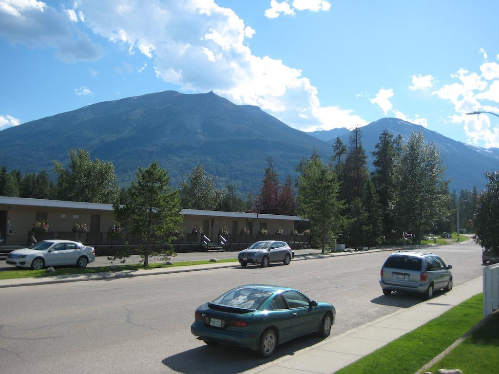 Four Cedars Accommodation Jasper Exterior photo